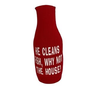 NWT Bottle Koozie Cover Red Humorous Text He Cleans Fish, Why Not The House